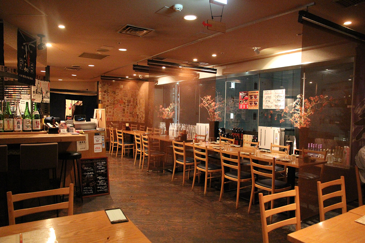 代々木・新宿で鹿児島の郷土料理とご当地の焼酎を楽しむ居酒屋 本家かのやの店内写真